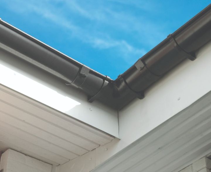 Lindab Steel Guttering - Internal Welded Gutter Angle Lindab Steel Guttering - Internal Welded Gutter Angle