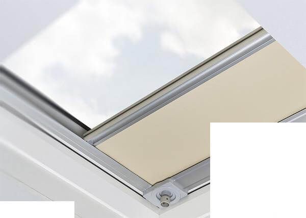 Fakro - ARF/D II 255 - Flat Roof Manual Blackout Blind - White Fakro - ARF/D II 255 - Flat Roof Manual Blackout Blind - White