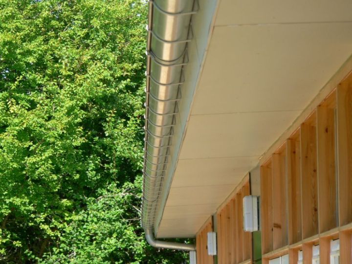 Lindab Steel Guttering - 210mm Flexi-Fit Rafter Bracket - Magestic Galvanised Lindab Steel Guttering - 210mm Flexi-Fit Rafter Bracket - Magestic Galvanised