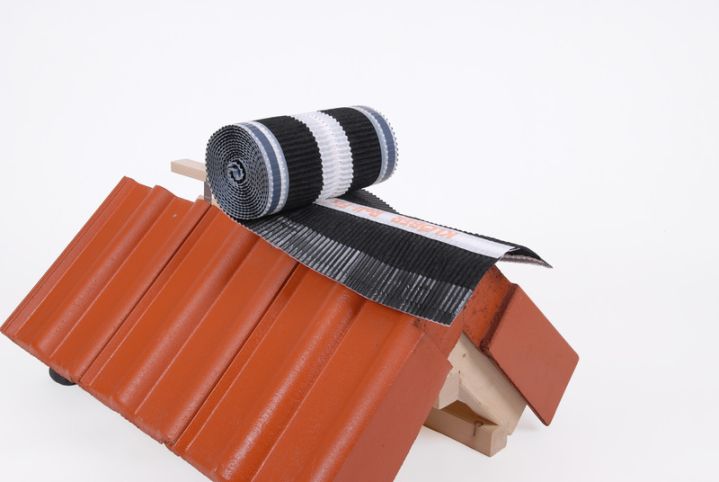 Klober Roll-Fix Universal Vented Ridge and Hip Kit - 295 x 5000mm - Anthracite Klober Roll-Fix Universal Vented Ridge and Hip Kit - 295 x 5000mm - Anthracite