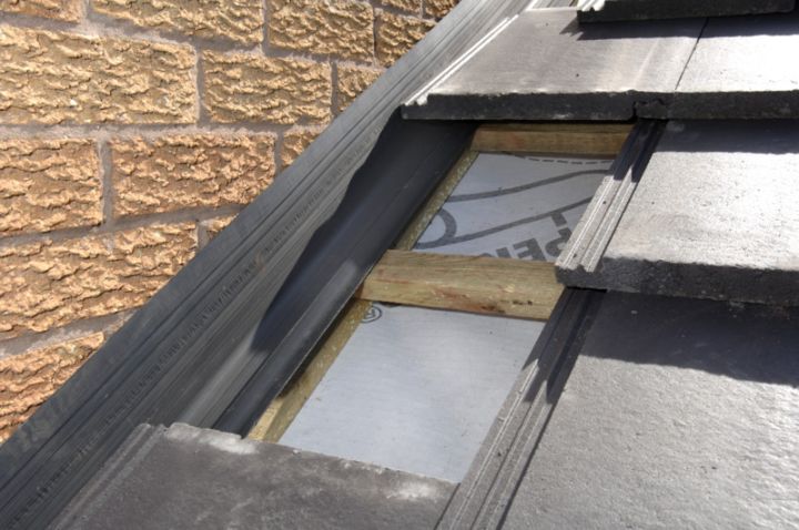 Klober PVC Secret Gutter - 97 x 3000mm (Pack of 5)
