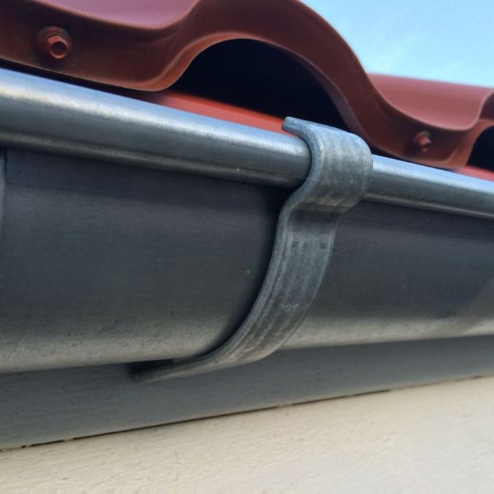 Lindab Steel Guttering - 210mm Flexi-Fit Rafter Bracket - Magestic Galvanised Lindab Steel Guttering - 210mm Flexi-Fit Rafter Bracket - Magestic Galvanised