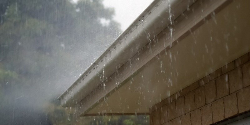 How to Fix Leaking Gutters