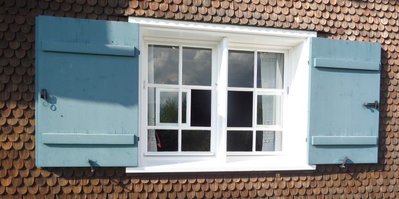 How to Hang Roof Tiles Vertically